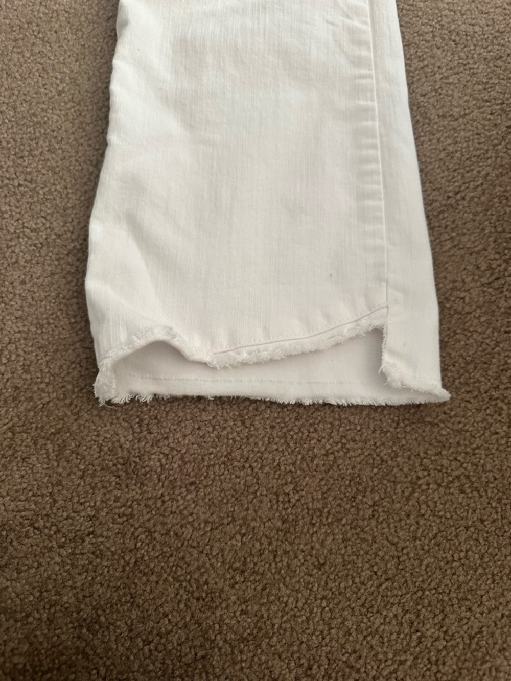 Democracy White Flare cropped/capri  Jeans with Frayed Hem Size 6 - Picture 6 of 8